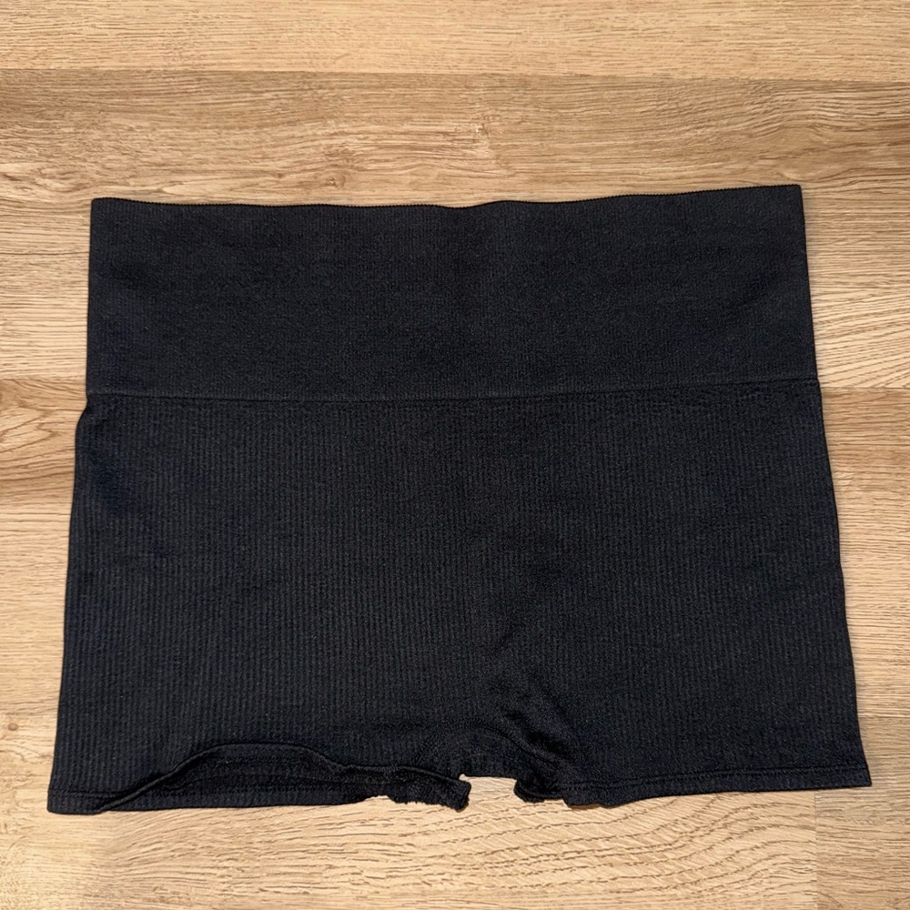 ⭐️NEW⭐️NWOT COLSIE Ribbed Shorts